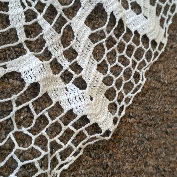 Vintage Large Table Cloth Doilies 31" - Picture 4 of 12